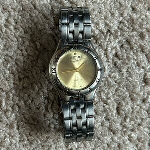 Seiko‎ lizé women’s vintage silver/gold vintage stainless steel bracelet watch